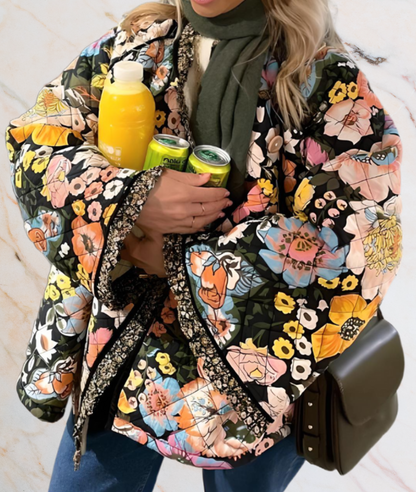 Brooklyn -  Schwarze dicke Kunstjacke innen mit großen Blumenprints